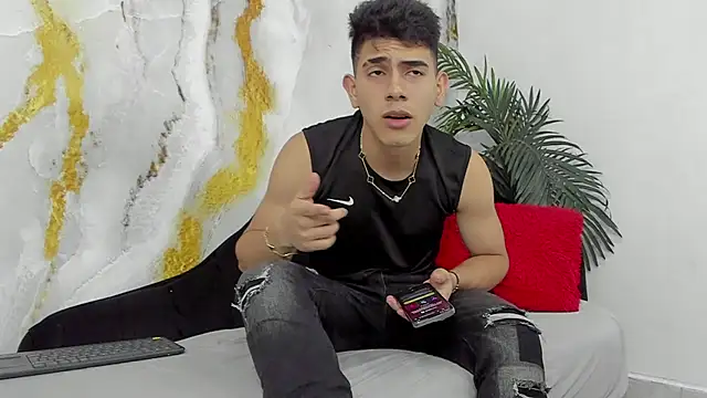 andrew rose  online show from September 19, 2025, 2:04 am