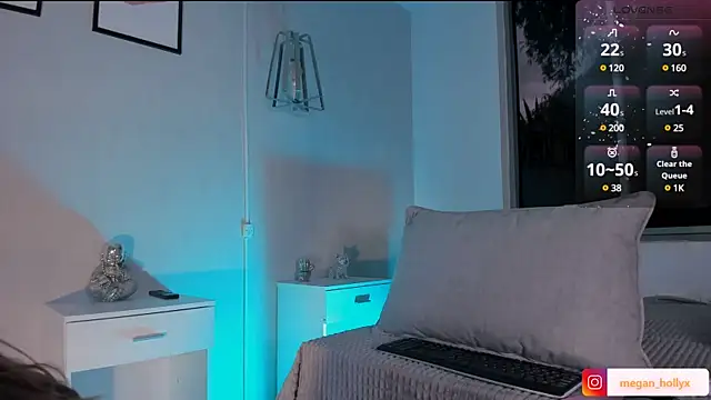 Megan-holly online show from March 6, 2025, 7:32 pm