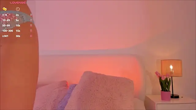 Snapshot of Megan-holly chatting on October 5, 2025, 9:05 pm Megan-holly online show from October 5, 2025, 9:05 pm