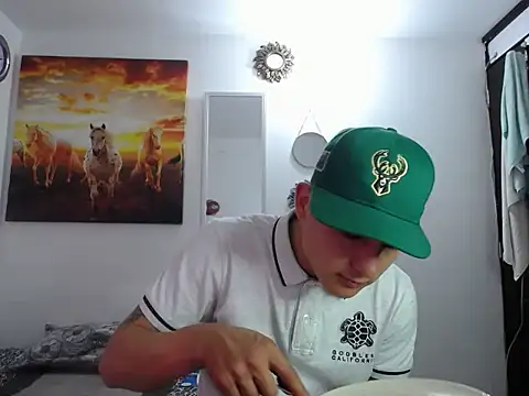 Snapshot of Pharaon_71 chatting on March 5, 2025, 11:27 pm Pharaon 71 online show from March 5, 2025, 11:27 pm