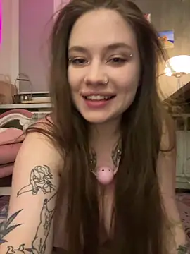 Vikki toriya online show from February 10, 2026, 9:47 pm