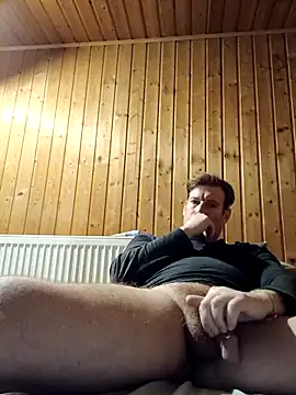 MArciQuarky online show from February 4, 2026, 4:57 pm