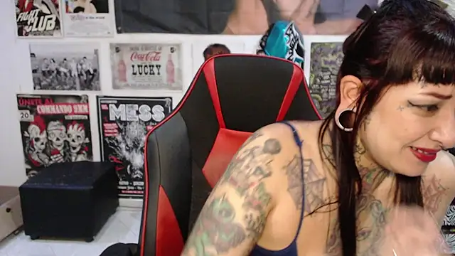 Rollyderolandia666 online show from April 13, 2026, 9:41 pm