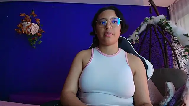 Emmapark  online show from February 7, 2026, 6:38 pm