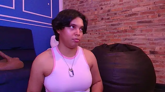 Emmapark  online show from November 20, 2025, 7:25 pm