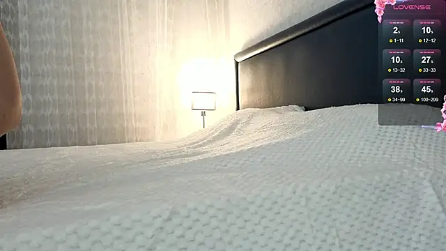 Snapshot of Brilliant-Kiss chatting on November 5, 2025, 4:54 pm Brilliant-Kiss online show from November 5, 2025, 4:54 pm