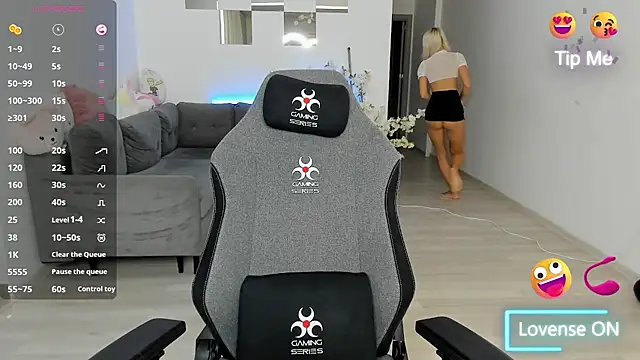 LovelyBianca online show from October 17, 2025, 7:15 pm