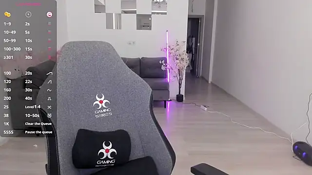 LovelyBianca online show from April 7, 2026, 8:21 pm