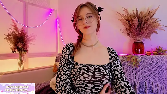 Snapshot of JennyDilly chatting on November 15, 2025, 8:24 pm JennyDilly online show from November 15, 2025, 8:24 pm