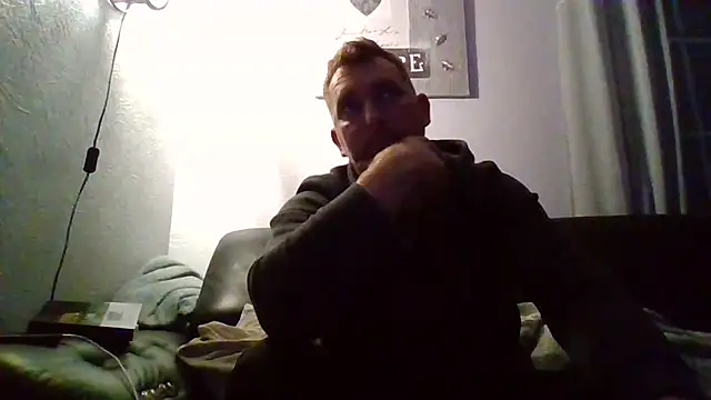 Snapshot of Au_plaisir_des_femmes chatting on September 30, 2025, 11:00 pm Au plaisir des femmes online show from September 30, 2025, 11:00 pm