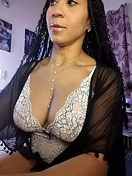 Snapshot of Charlotte_Bayron chatting on October 23, 2025, 12:31 am Charlotte Bayron online show from October 23, 2025, 12:31 am