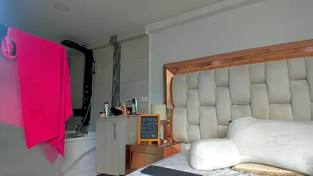 emilyparkerr01 online show from February 18, 2025, 9:42 pm
