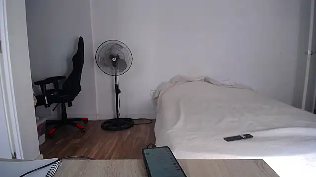 Snapshot of Contantin_helena chatting on September 30, 2025, 10:10 am Contantin helena online show from September 30, 2025, 10:10 am