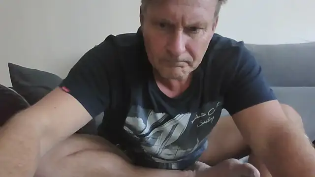 johnnym1 online show from November 5, 2025, 12:52 pm