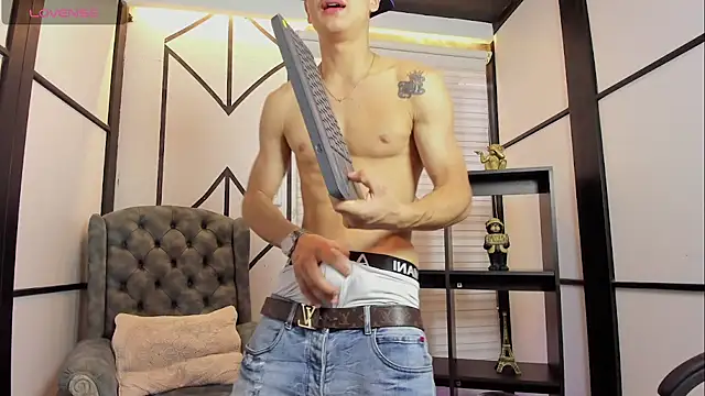 JuniorMorris  online show from September 17, 2025, 9:39 pm