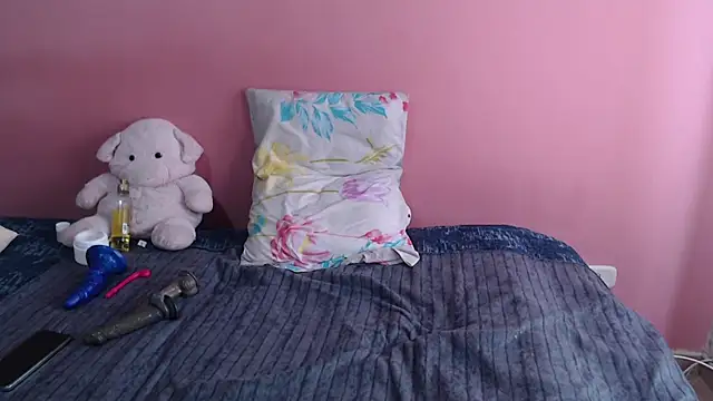 Susanlover online show from October 17, 2025, 4:09 pm