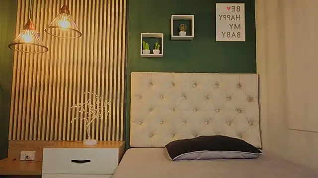 Snapshot of madison_little_ chatting on October 23, 2025, 12:48 pm madison little  online show from October 23, 2025, 12:48 pm