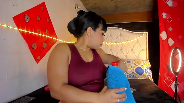 Snapshot of Elettrahot_ chatting on February 19, 2026, 5:26 am Elettrahot online show from February 19, 2026, 5:26 am