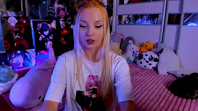 Snapshot of Cute__Pony chatting on December 6, 2024, 12:40 am Cute Pony online show from December 6, 2024, 12:40 am