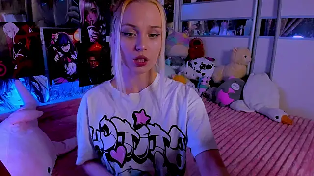 Snapshot of Cute__Pony chatting on October 18, 2025, 8:33 pm Cute Pony online show from October 18, 2025, 8:33 pm