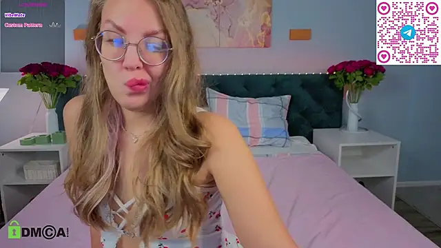 Snapshot of Kelly_Hardy chatting on October 22, 2025, 1:16 am Kelly Hardy online show from October 22, 2025, 1:16 am