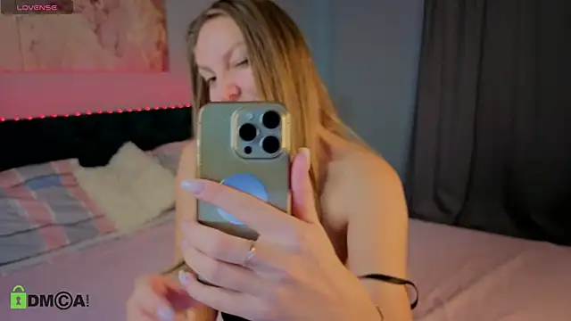 Snapshot of Kelly_Hardy chatting on October 17, 2025, 1:20 am Kelly Hardy online show from October 17, 2025, 1:20 am