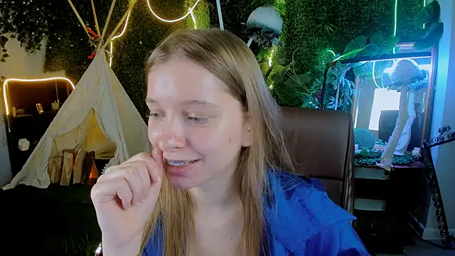 MayaSinabon online show from March 16, 2025, 12:11 pm
