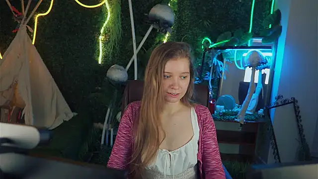 MayaSinabon online show from March 9, 2025, 9:13 am
