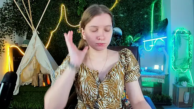 MayaSinabon online show from September 9, 2025, 9:08 am