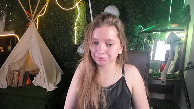 MayaSinabon online show from March 21, 2025, 9:12 am