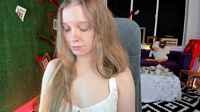 MayaSinabon online show from February 2, 2025, 3:17 pm