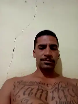 adriabis013 online show from April 21, 2026, 10:49 pm