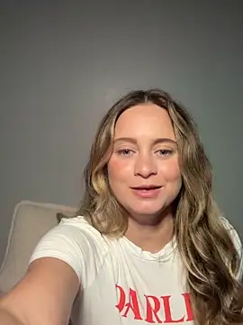 Snapshot of Sophie_Raegan chatting on October 22, 2025, 3:00 pm Sophie Raegan online show from October 22, 2025, 3:00 pm