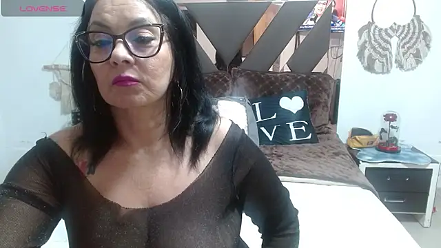 Snapshot of lindaesmeralda chatting on February 14, 2025, 5:57 pm lindaesmeralda online show from February 14, 2025, 5:57 pm