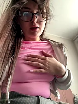 Snapshot of NikaMur chatting on October 5, 2025, 3:30 am NikaMur online show from October 5, 2025, 3:30 am