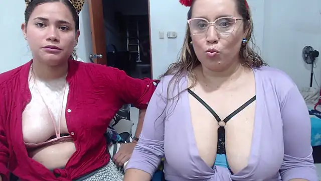 Snapshot of mademooms chatting on October 25, 2025, 3:38 am mademooms online show from October 25, 2025, 3:38 am