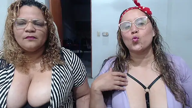 Snapshot of mademooms chatting on October 1, 2025, 2:49 am mademooms online show from October 1, 2025, 2:49 am