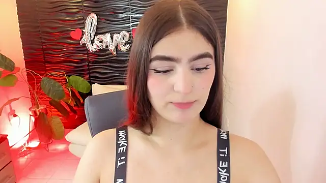 Snapshot of sofia_44 chatting on October 6, 2025, 1:45 pm sofia 44 online show from October 6, 2025, 1:45 pm