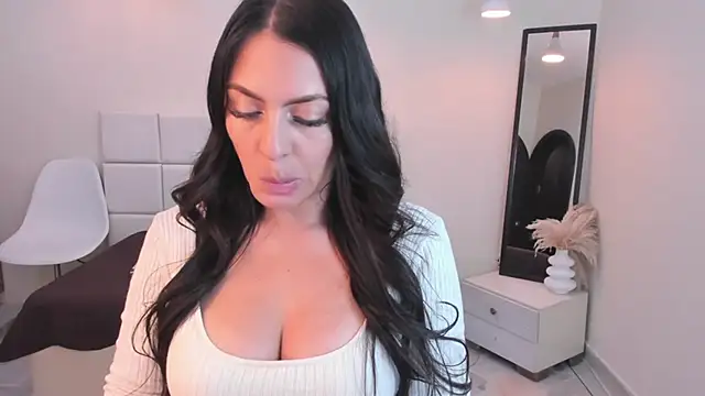 yourmagic venus online show from December 16, 2025, 2:38 am