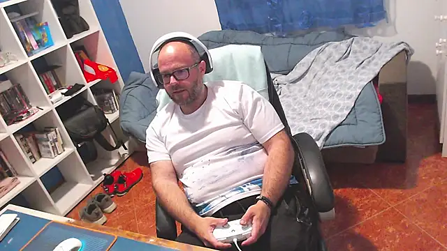 ravingr4d4 online show from May 12, 2026, 8:48 pm