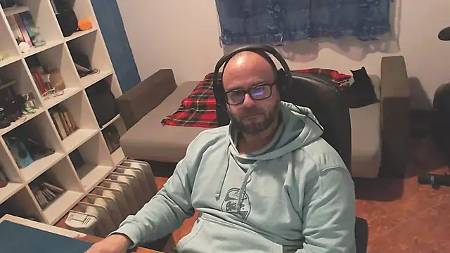 ravingr4d4 online show from March 8, 2025, 9:40 pm