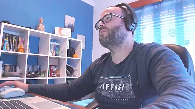 ravingr4d4 online show from March 18, 2025, 3:22 pm