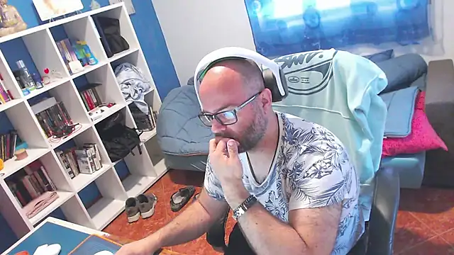 ravingr4d4 online show from April 17, 2026, 11:24 am