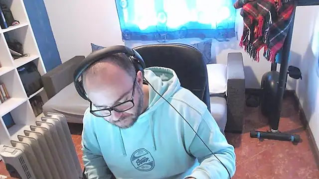 ravingr4d4 online show from March 12, 2025, 9:12 am