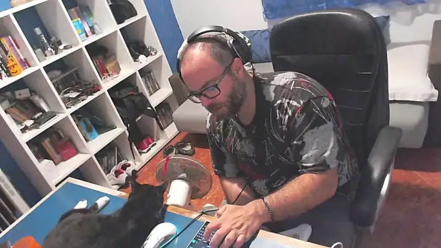 Snapshot of ravingr4d4 chatting on October 6, 2025, 9:37 pm ravingr4d4 online show from October 6, 2025, 9:37 pm