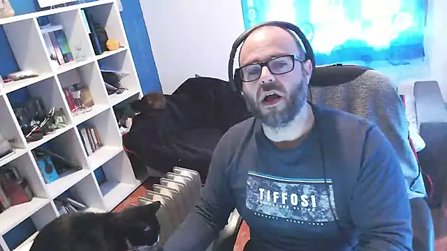 ravingr4d4 online show from March 20, 2025, 9:15 am