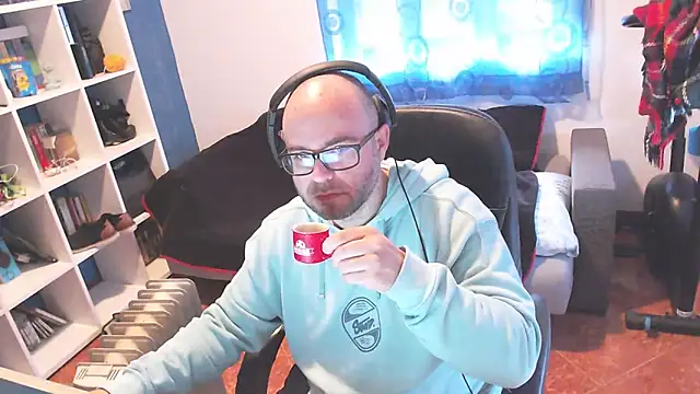 ravingr4d4 online show from February 25, 2025, 9:09 am