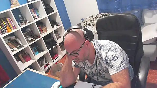 Snapshot of ravingr4d4 chatting on October 9, 2025, 10:43 pm ravingr4d4 online show from October 9, 2025, 10:43 pm