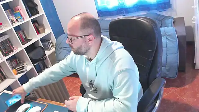 ravingr4d4 online show from March 16, 2026, 9:02 am