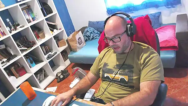 ravingr4d4 online show from September 9, 2025, 1:09 pm